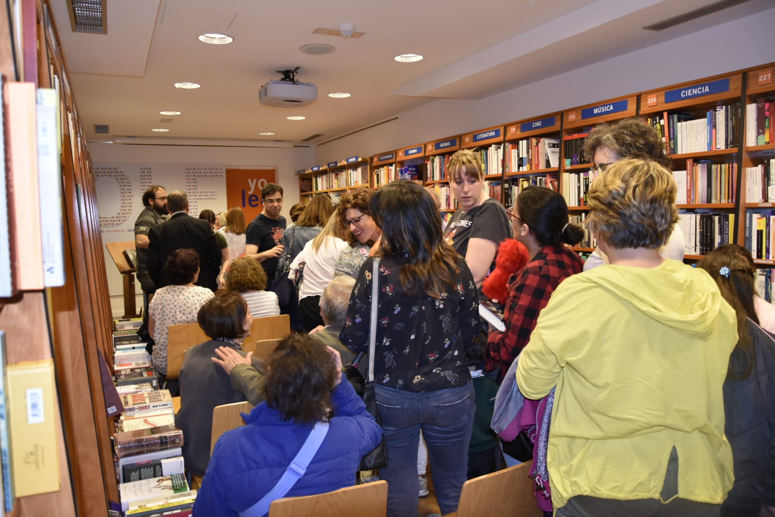 PRESENTACIONES, FIRMAS Y RESEÑAS  DE "LAS BATALLAS SILENCIADAS" de Nieves Muñoz